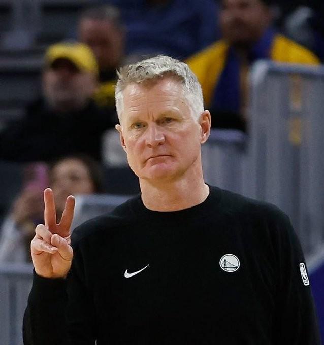 足球无插件直播-四冠教头将离队？记者：这可能是科尔执教勇士的最后一赛季