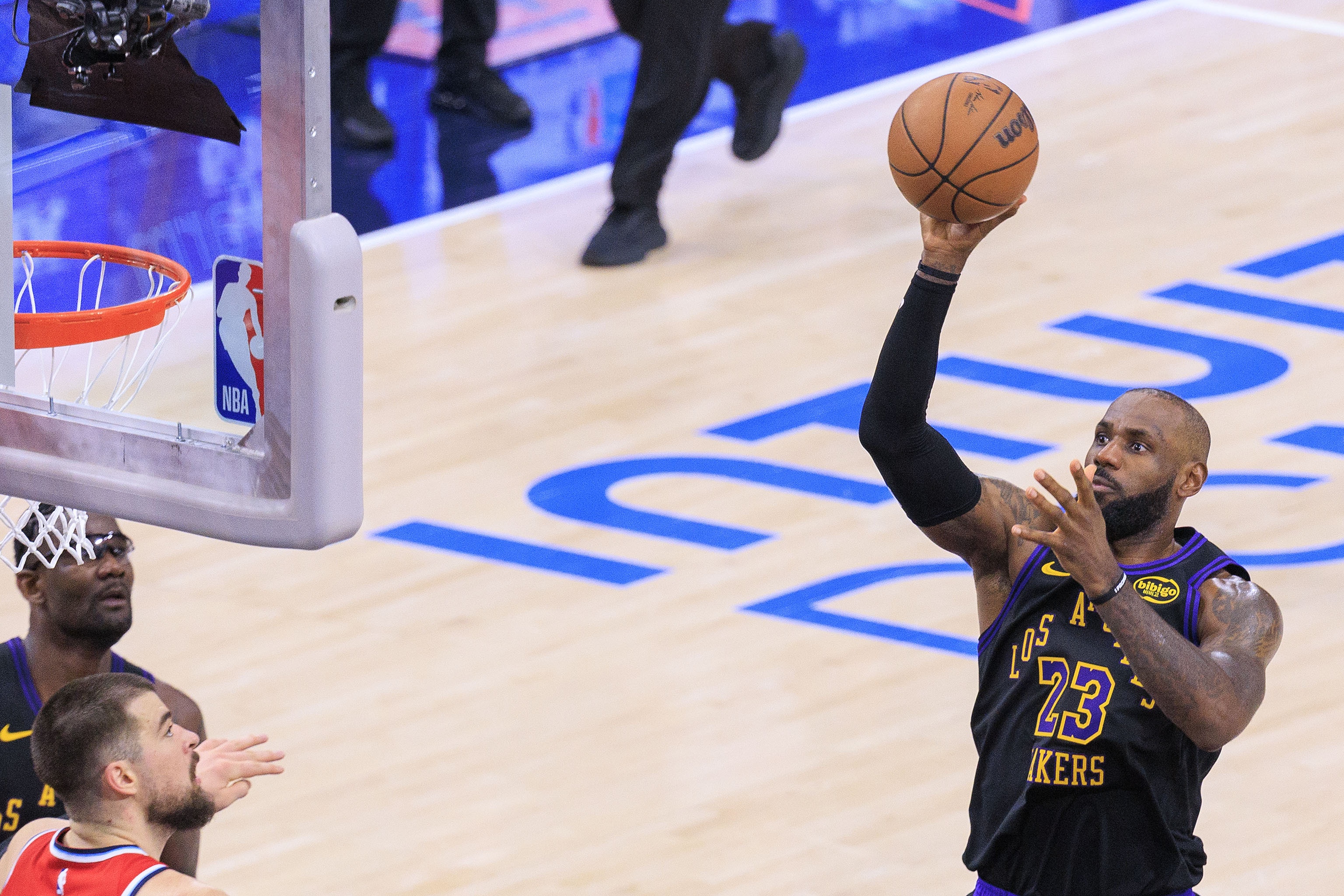 足球直播-Shams：我觉得此时此刻詹姆斯自己也不知道他想要如何结束生涯