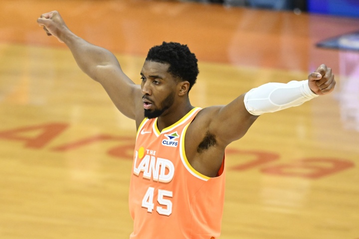 你是真滴强！米切尔凭一己之力带队取胜 全场怒轰45分4板4助